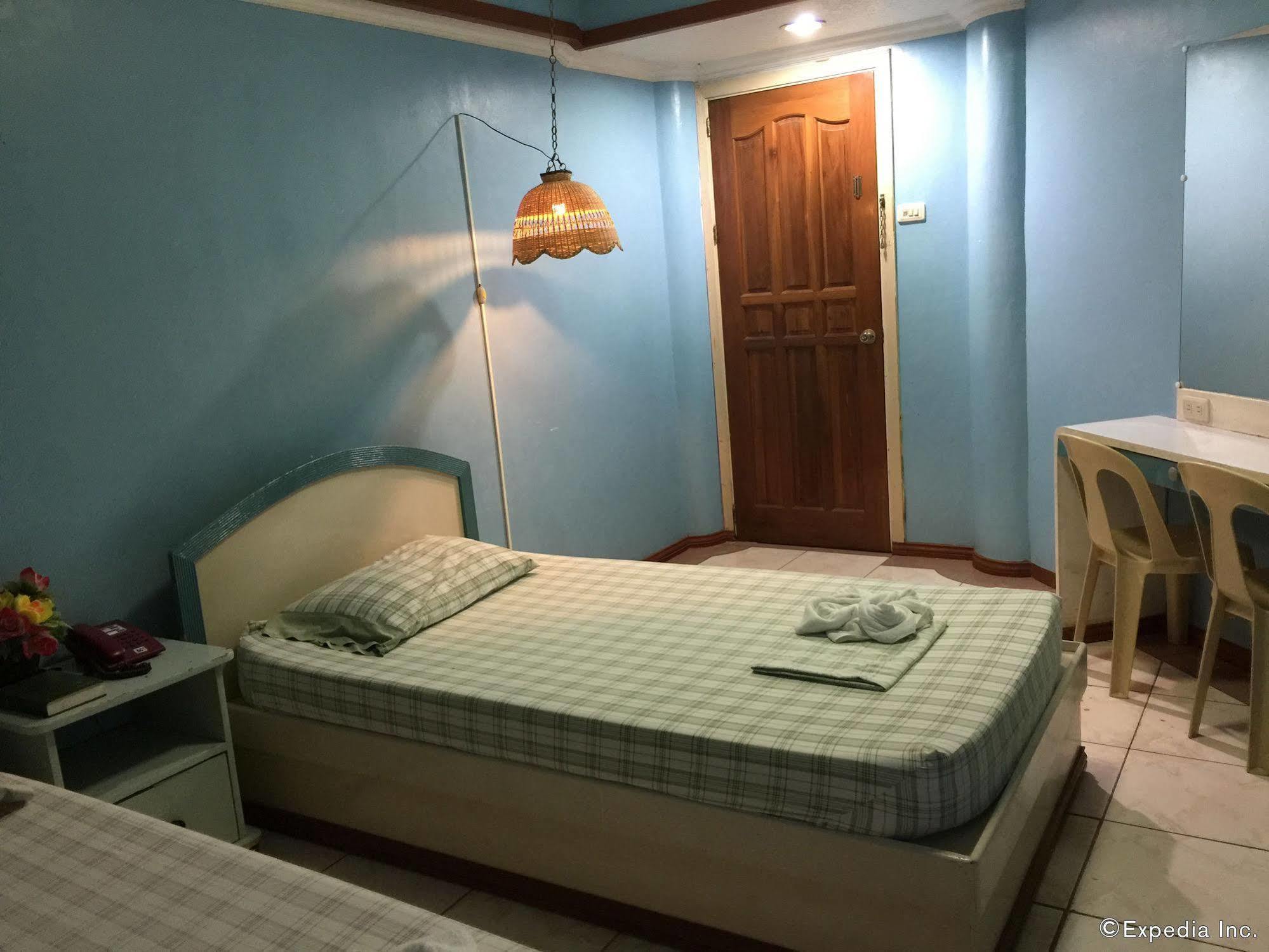 Buen Bella Pension House Тагбиларан Сити Екстериор снимка