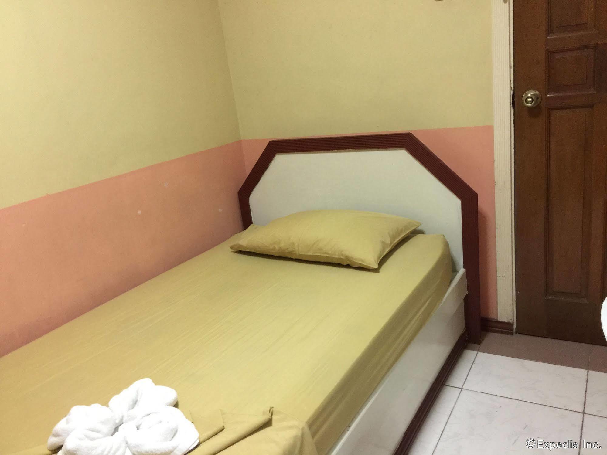 Buen Bella Pension House Тагбиларан Сити Екстериор снимка
